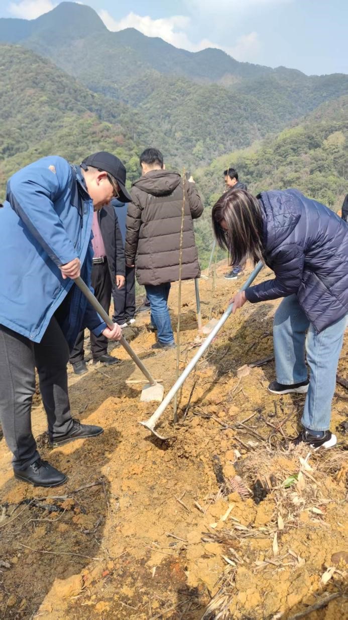 碳惠山海·杏好有你——“碳惠錦旗”醫(yī)患共植“滬明杏林”活動(dòng)