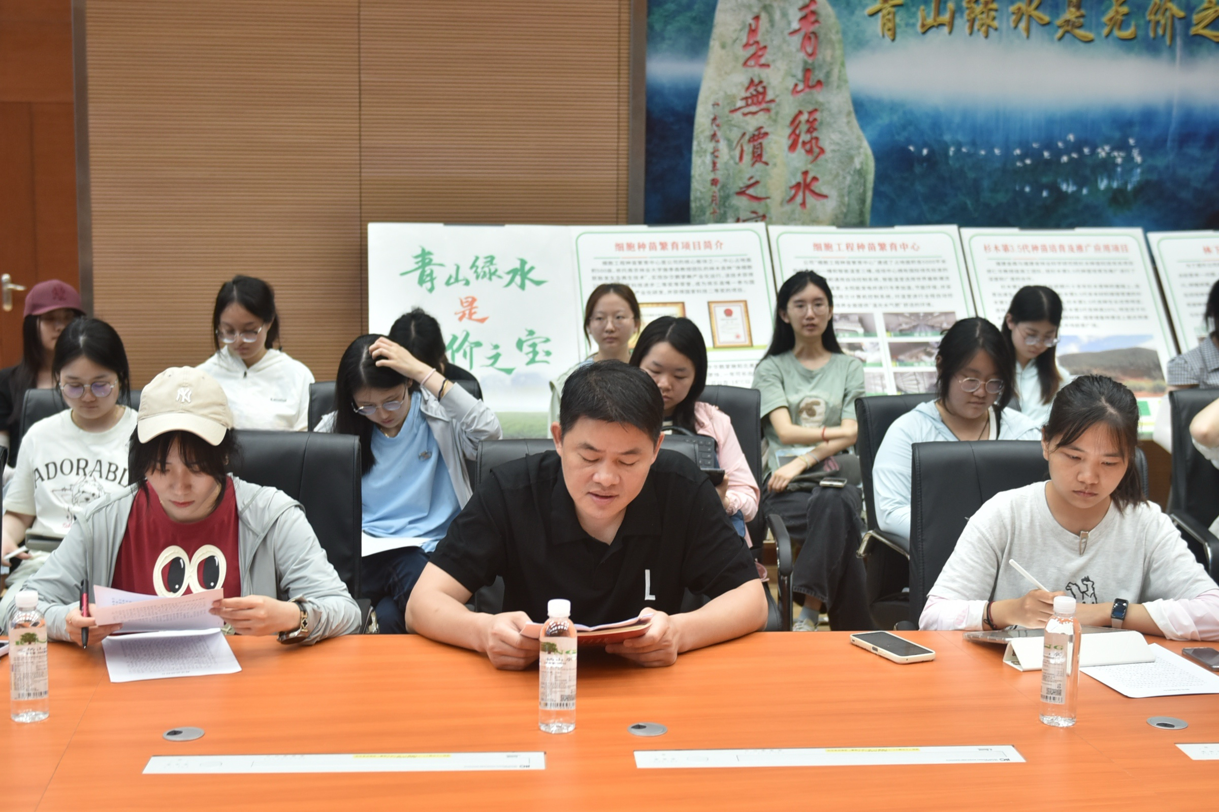 校企聯袂育才子 北林師生訪金森